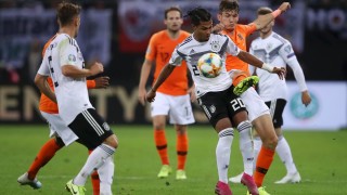 Холандия запази шансове за едно от първите две места в