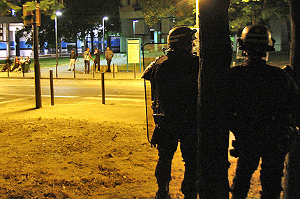Смъртни заплахи за полицията в Гренобъл 