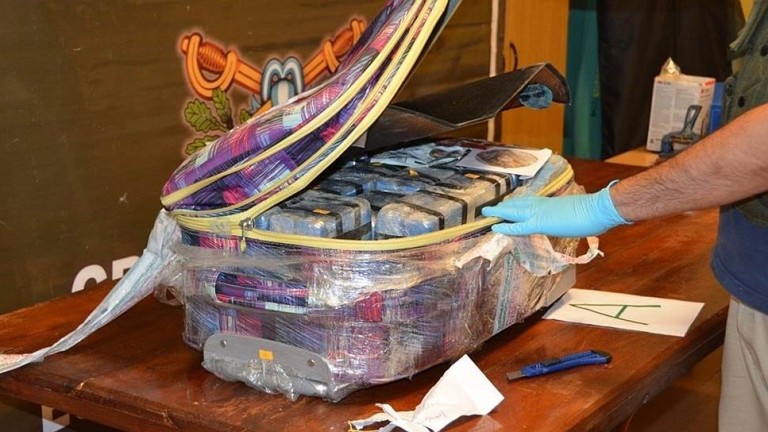 389 кг. кокаин са открити в една от сградите, свързани