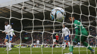 Отборът на Шотландия стартира с победа с 3 0 като домакин