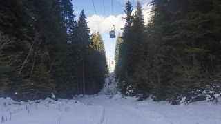 Пиян мъж изпочупи две кабинки на въжения лифт в Боровец