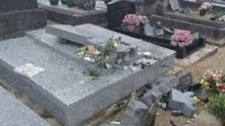 Вандали оскверниха гроба на Жан Мари Льо Пен основателя на крайнодесния Национален