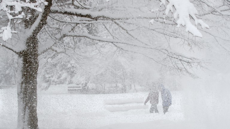 Сериозен снеговалеж затвори 3 китайски летища и причини закъснения в 9 други