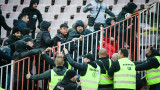 Бой на "Армията"! Фенове на Локо (Пловдив) чупиха и хвърляха седалки 