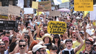 Хиляди хора излязоха на протест в Тенерифе с искане испанският