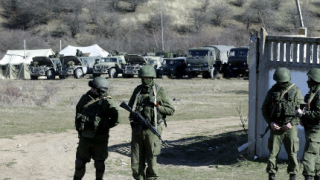 Руски военни превзеха с щурм базата „Балбек” в Крим