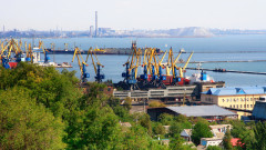 Първи товарен кораб отплава от пристанището в Мариупол