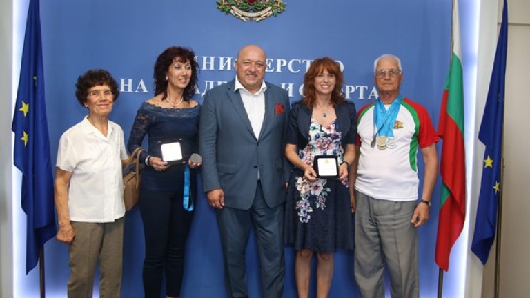 Министър Кралев се срещна с медалистите от IX Световни Мастърс игри