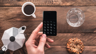 iPhone X или Note 8? А какво ще кажете за новия японски модел за едва $88 (ВИДЕО)