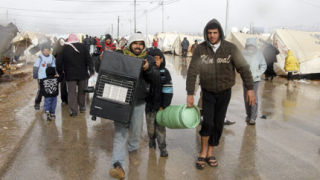200 сирийски бежанци живеят на гарата в Милано