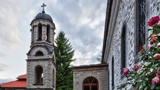 В Пловдив от днес черковните камбани бият всяка вечер за