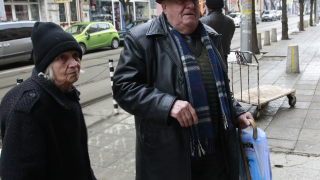 От 8 до 22 март ще изплащат пенсиите и еднократните