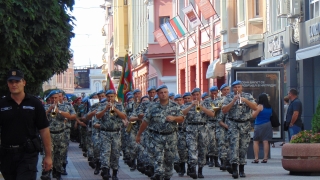Пловдивският гарнизон отбеляза празника с шествие 