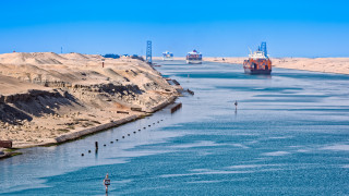 Суецкият канал изпраща най силната финансова година в историята си Съоръжението