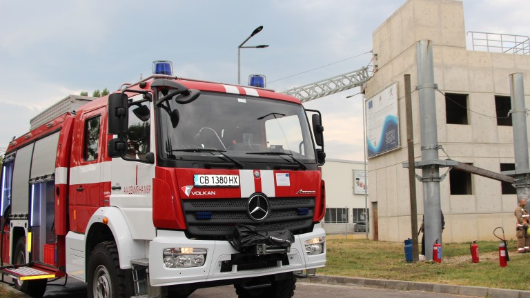 Евакуираха заради пожар жители от блок в Хасково 