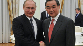 Китай: Западните санкции срещу Русия вредят на мирния процес в Украйна