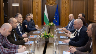 Румен Радев иска втори лифт за Банско