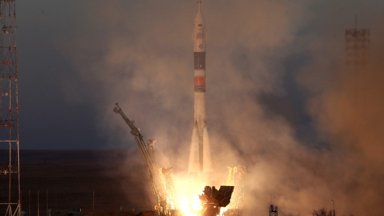 Космическият кораб Союз МС-11 се е скачил успешно с Международната