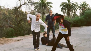 Red Hot Chili Peppers пускат неиздавани парчета