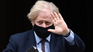 Джонсън дава личен пример и се ваксинира с AstraZeneca