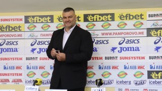 Старши треньорът на Черноморец Васил Евтимов заяви че  акулите  не