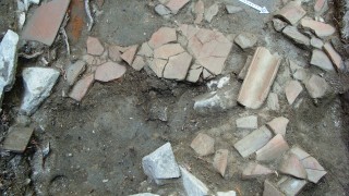 Откриха останки от римско жилище с глинен водопровод и гроб