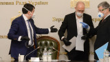 Украйна уволни здравния и финансовия си министър