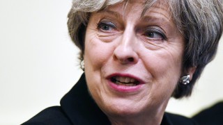 Британският премиер Тереза Мей се готви да предложи до 20