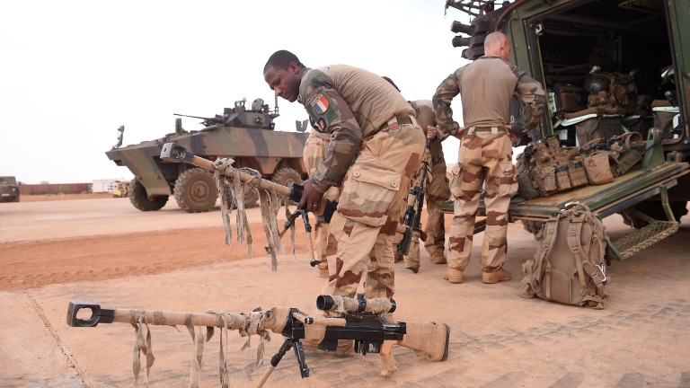 Франция бори джихадизма в Африка с допълнителни 600 военни 