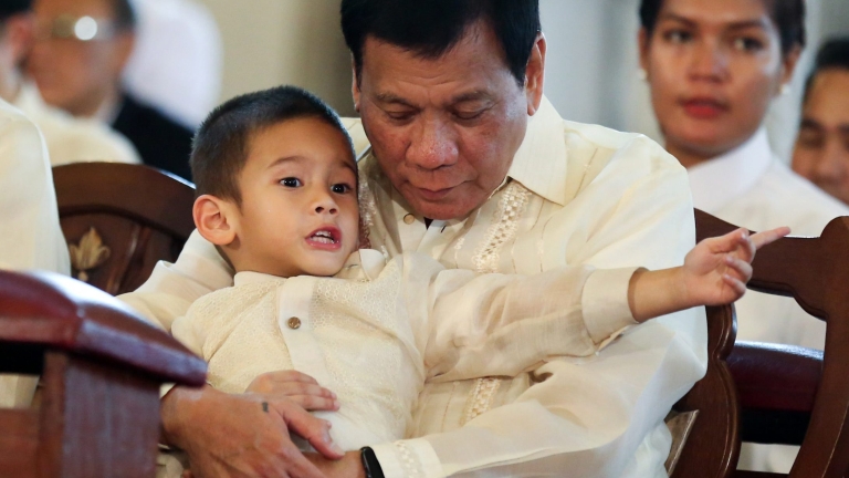 Президентът на Филипините иска още 6 месеца, за да избие престъпниците