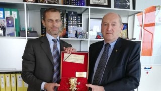Михаил Касабов се срещна с боса на УЕФА