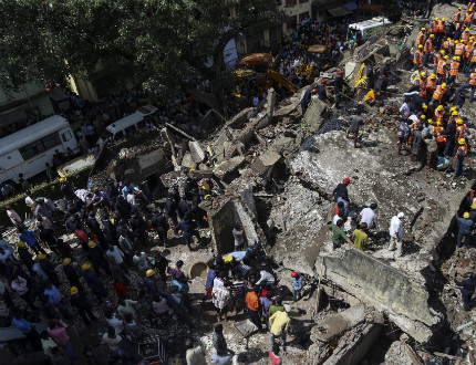 60 са загиналите под рухналата сграда в Мумбай