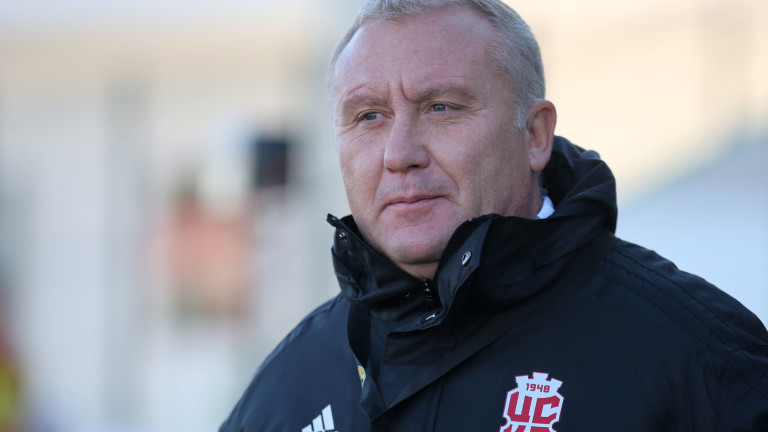 Треньорът на ФК ЦСКА 1948 Николай Киров говори пред официалния