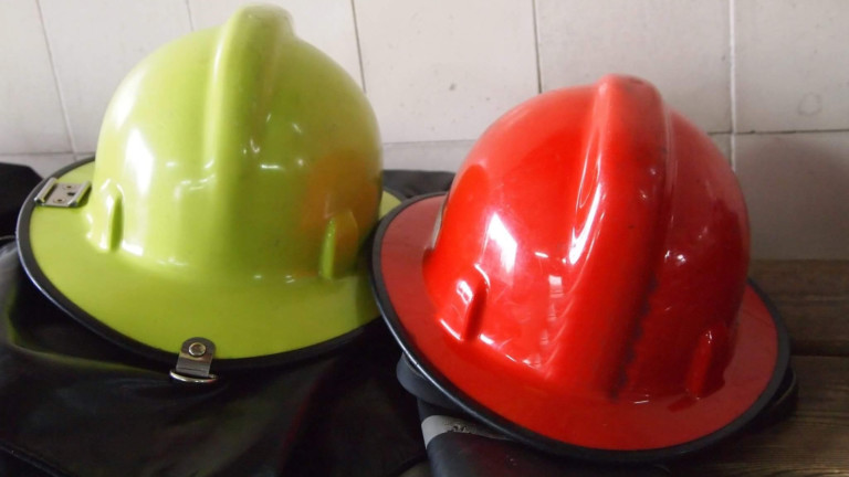 Спасителен екип на РСПБЗН-Шумен е освободил мъж, затиснат от кола,