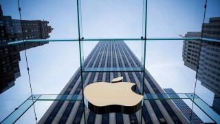 Технологичният гигант Apple обяви че ще инвестира 350 млрд долара
