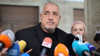 Лидерът на ГЕРБ Бойко Борисов отрече да лансират кадри на