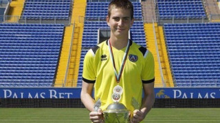 17 годишният български вратар Велизар Илия Илиев е включен в групата на Каляри