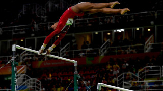 Габи Дъглас която има три златни олимпийски медала за САЩ