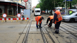 Граждани недоволстват срещу новите подземни кофи за боклук на столичната