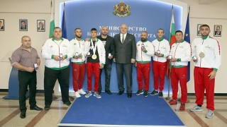 Министърът на младежта и спорта Красен Кралев връчи почетни медали