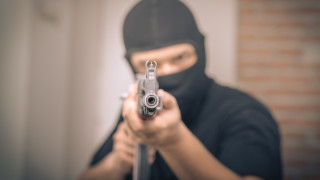 Двама маскирани обраха с пистолет казино във Врачанско