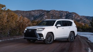 Lexus се насочва към луксозен хибриден модел