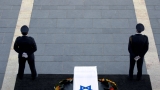 Израелски лидери положиха венци пред ковчега на Шимон Перес