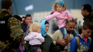 100-тина хиляди имигранти пристигнали в Гърция от понеделник насам