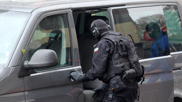 Полиция и ДОТИ обезвреждат мина край пътя Русе - Силистра