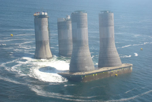  Руска сондажна платформа се обърна в Охотско море