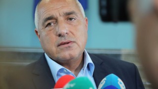 Без паника, тежко е, но се минава, успокоява Борисов