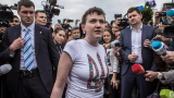 Помилвана от Путин, Надежда Савченко се върна в Украйна