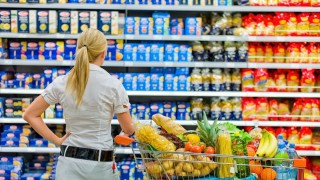 Въпреки че годишната инфлация в ЕС намалява инфлацията при храните