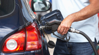 Бензинът в САЩ рекордно евтин - 1 лев за литър